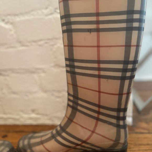 Burberry Classic Check Rain Boot - Picture 5 of 8